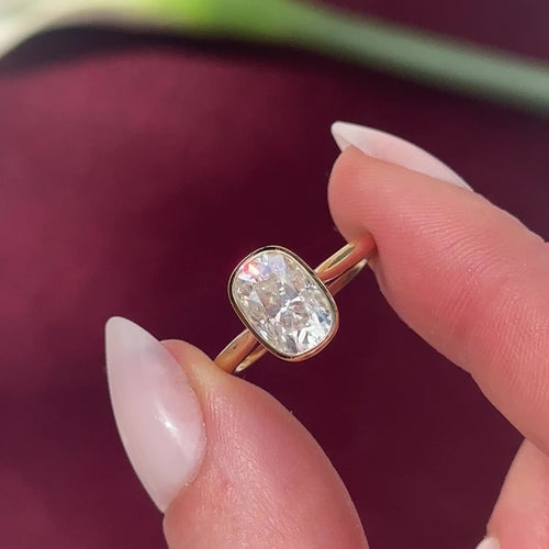 The Fleur Ring - 2.9ct Moissanite